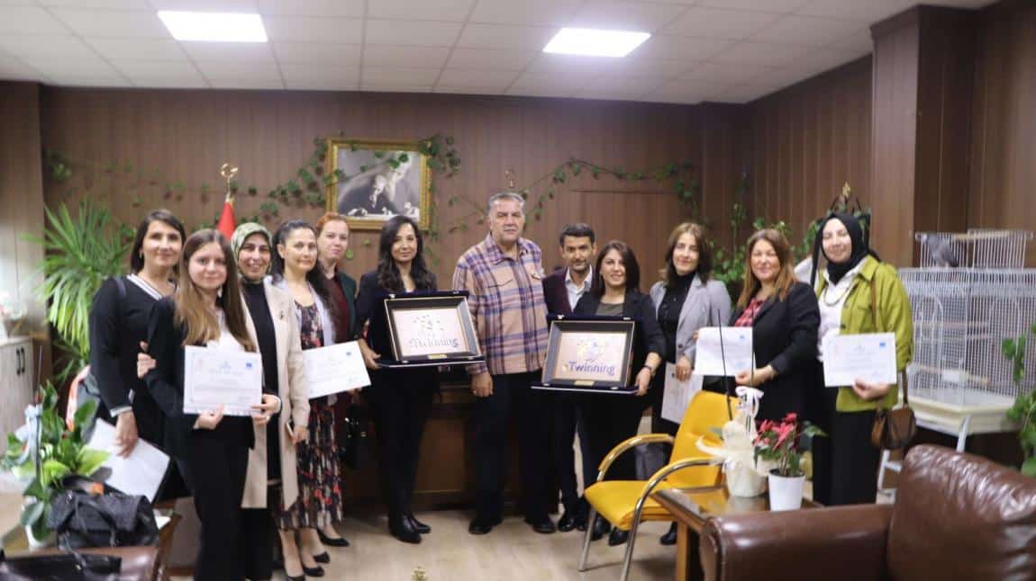 Okulumuzda yürütülen eTwinning projesi Türkiye birincisi olmuştur